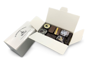 Ballotin de chocolats  (Chocolats Noir et Lait, Avec alcool, Avec praliné, Avec ganache, Avec pâte d'amandes, Avec gluten) - Photo 1